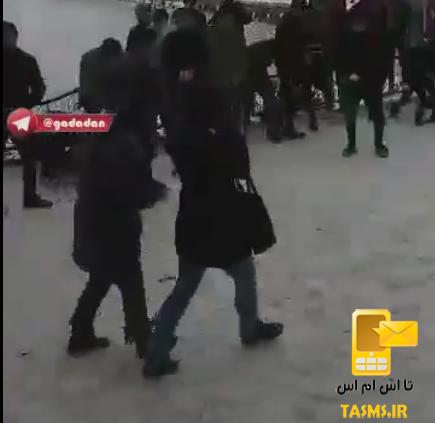 فیلم و ماجرای تعرض و حمله گروهی با گلوله های برفی به دو دختر در تبریز